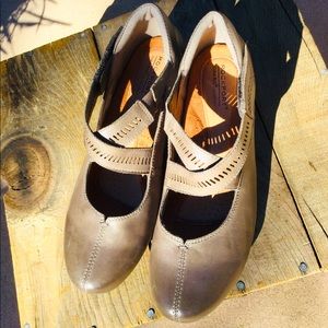 rockport shoes with velcro straps